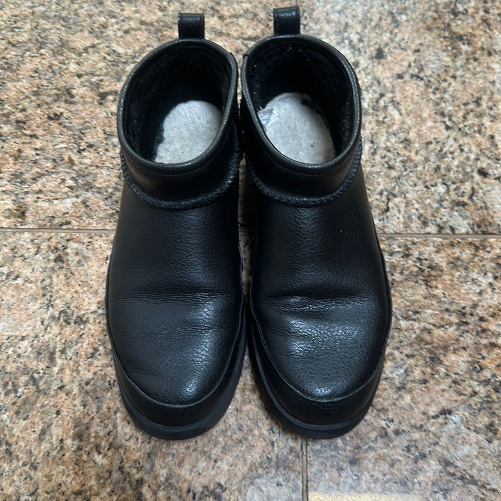 Ugg women’s shoes size 9